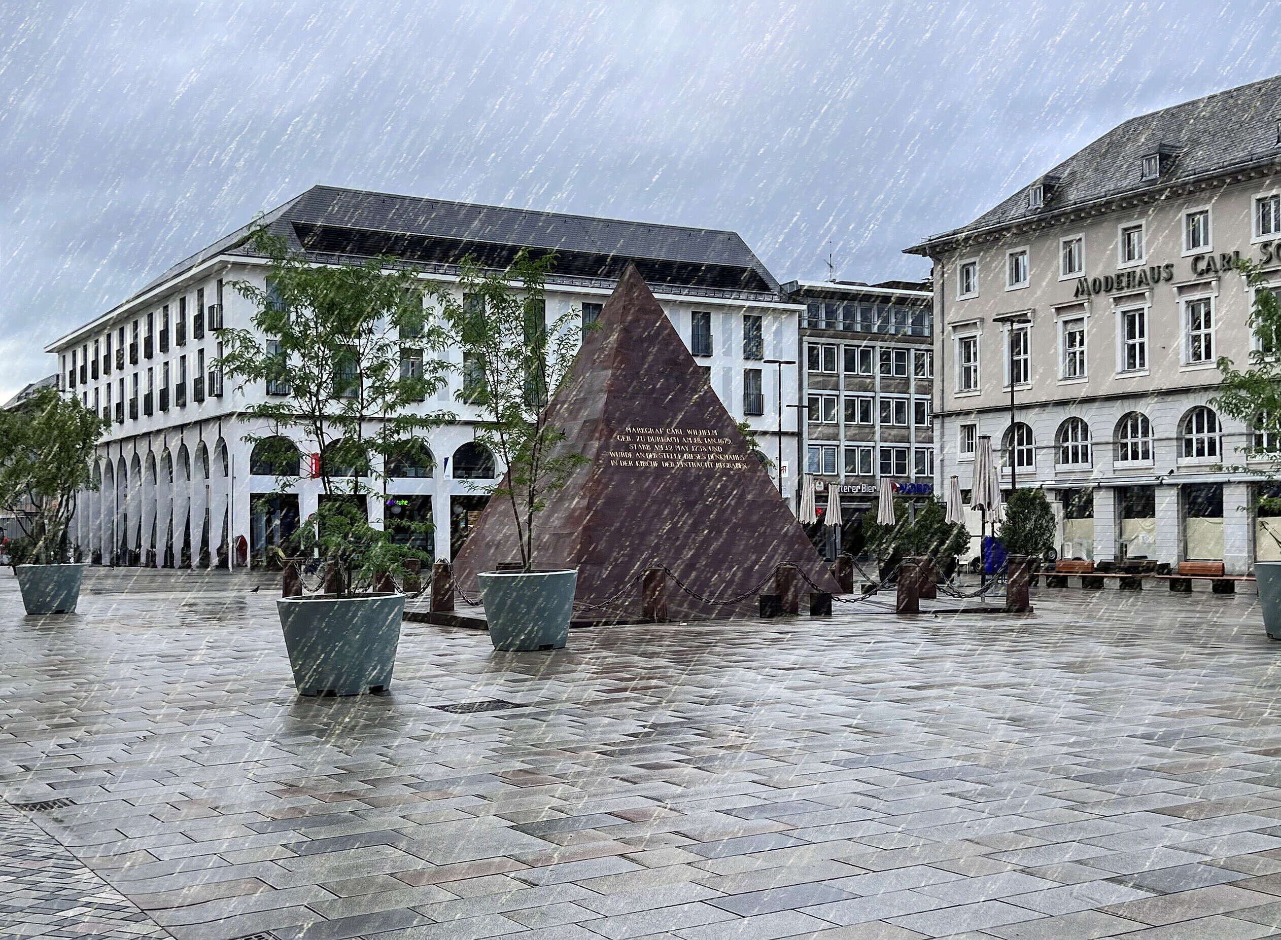 csm_marktplatz_pyramide_regen_reeg_df22cf39d7.jpg